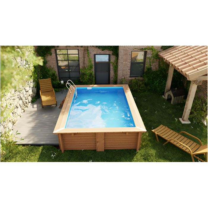 aufgebauter Pool im Garten