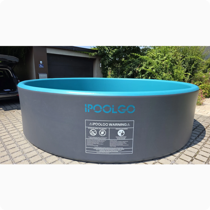 Grauer iPoolGo Rundpool mit türkisem Rand, Markenlogo und Warnhinweisen in der Vorderansicht